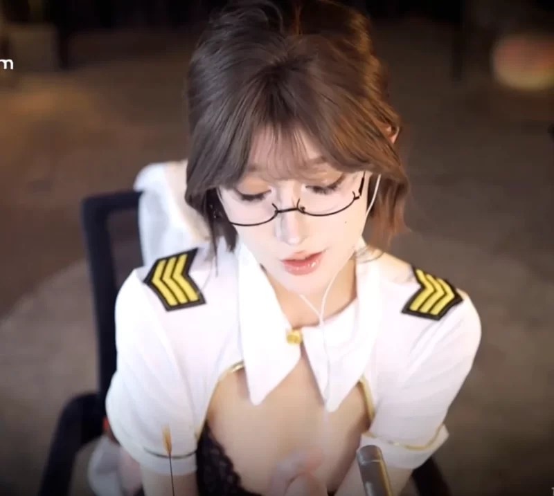 张爱玲qvq的付费作品〈空姐的航空服务〉：揭秘航空业背后的真实故事-橘喵