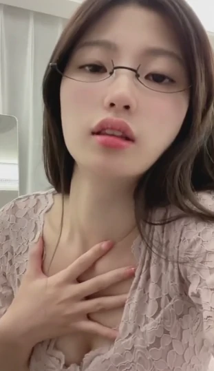 快手玻璃心小猫咪付费定制视频，那个敏感女孩的脆弱与温柔-橘喵
