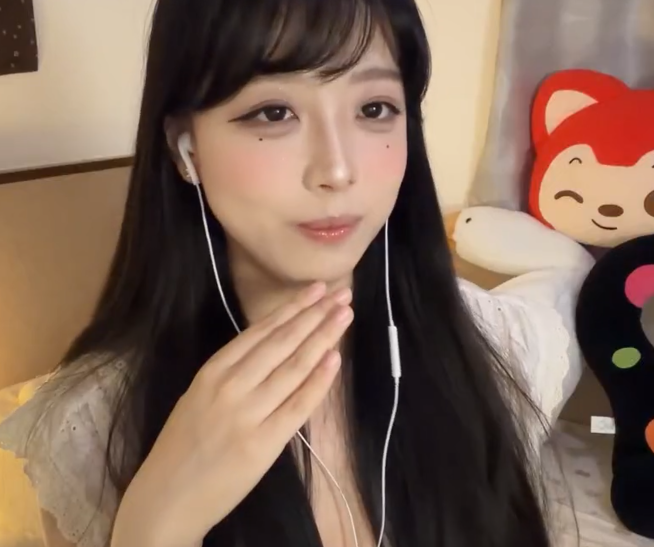 小鸟大王「红绿灯6.0」深度解析：一个用“停顿”做ASMR的博主，凭什么让人上瘾？-橘喵